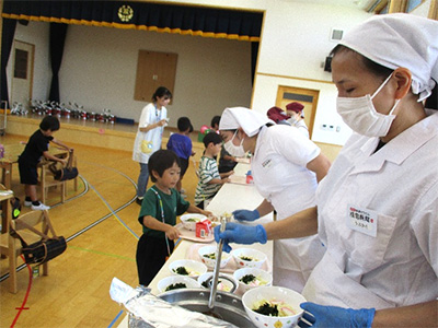 給食