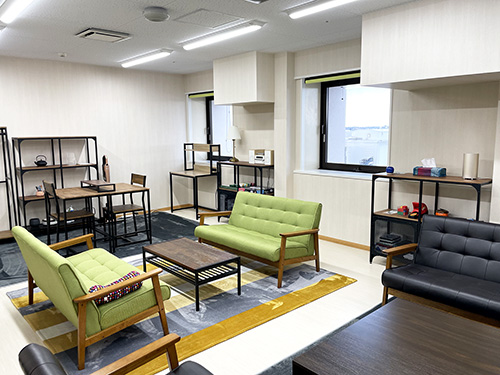 ROOM-B
