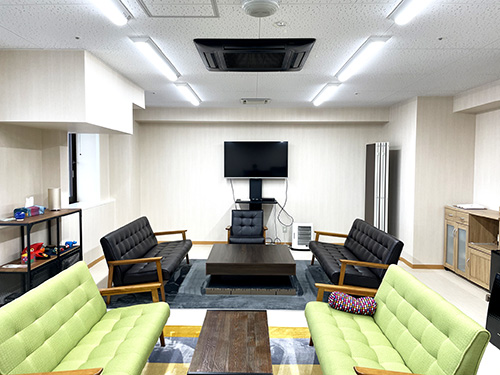 ROOM-B
