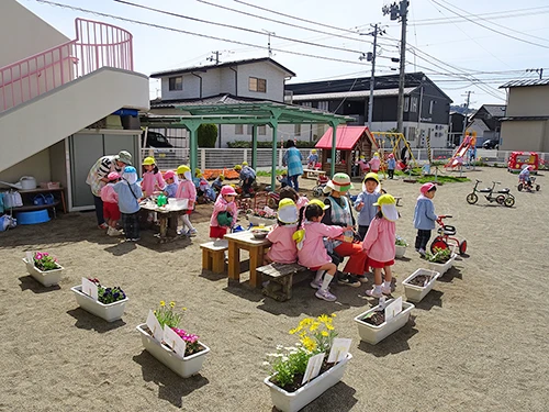 園庭遊び